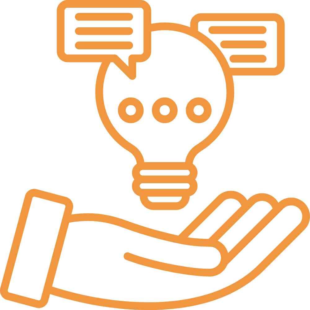 Hand hält eine Glühbirne mit Sprechblasen, die Ideen oder Kommunikation symbolisieren.